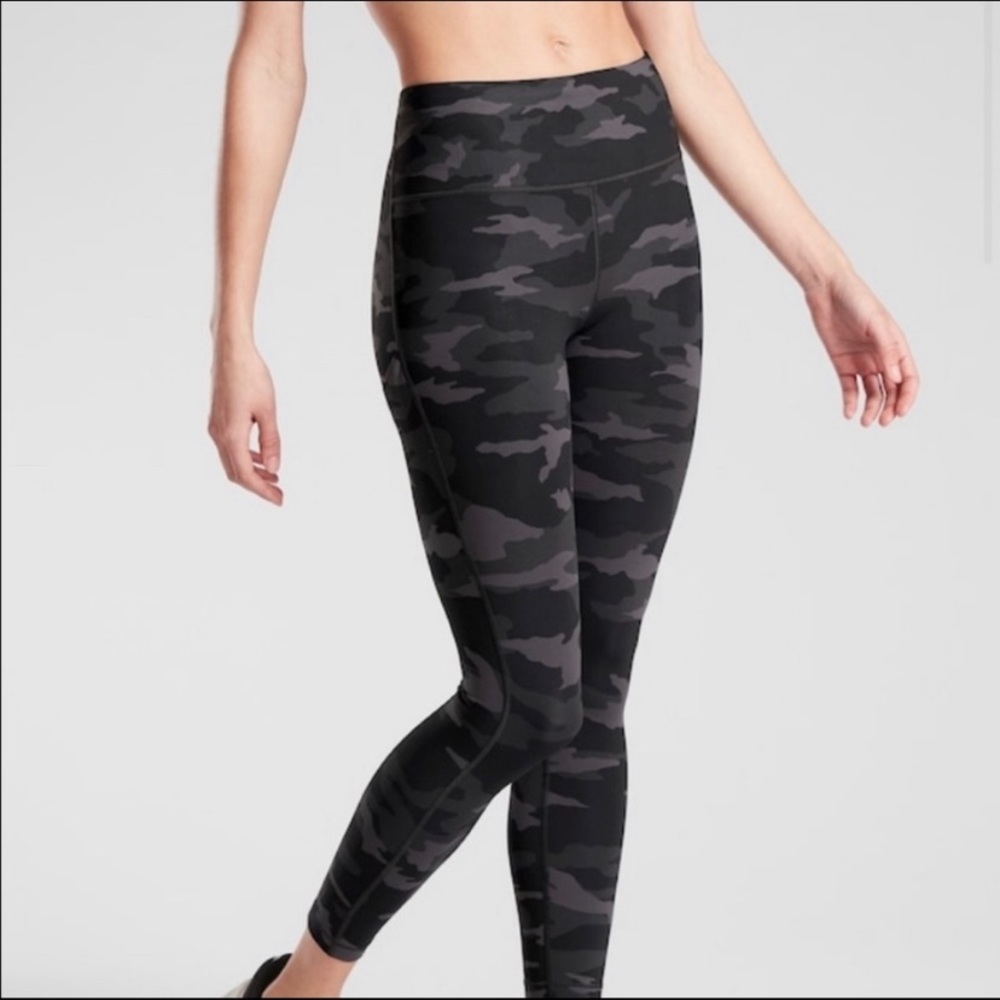 Athleta Stash Pocket Camo 7/8 Tight in SuperSonic